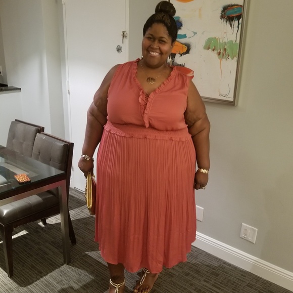 Flowy Dress - Picture 2 of 8